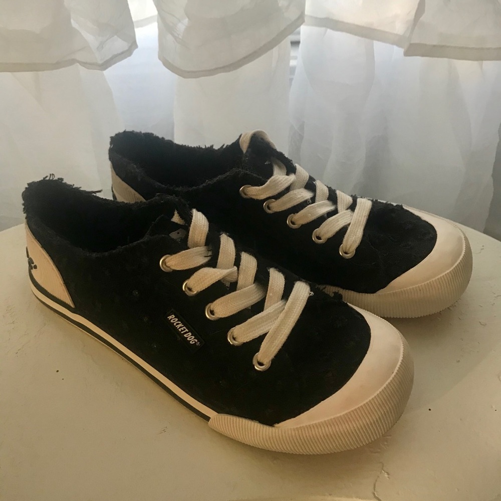 Rocket dog tennis shoes